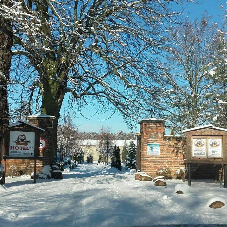 Hotel Stara Stajnia Pleszew Exterior foto